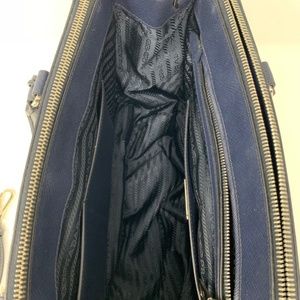 Galleria leather handbag Prada Navy in Leather - 32538132